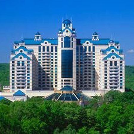 Grand Pequot Tower At Foxwoods Hotel Mashantucket Exterior photo