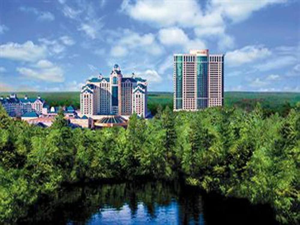 Grand Pequot Tower At Foxwoods Hotel Mashantucket Exterior photo