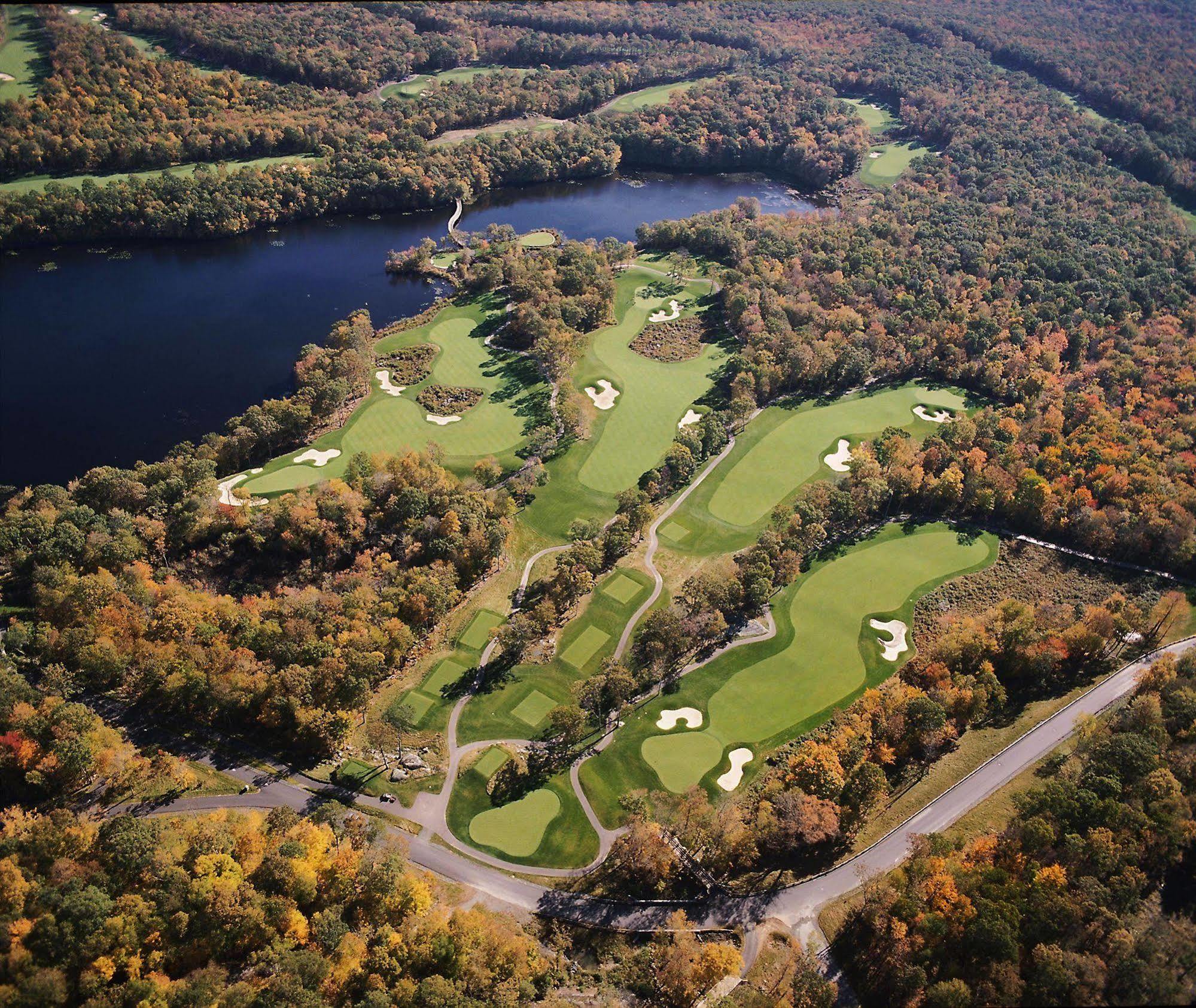 Grand Pequot Tower At Foxwoods Hotel Mashantucket Exterior photo